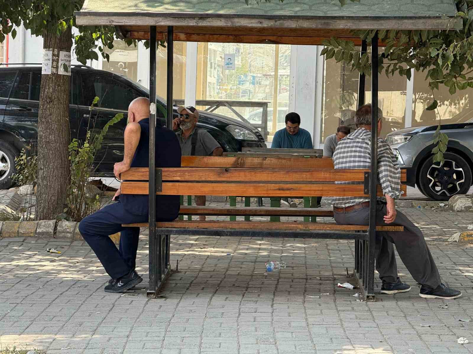 Iğdır&rsquo;da kavurucu sıcaklar etkili oldu, sokaklar boş kaldı

