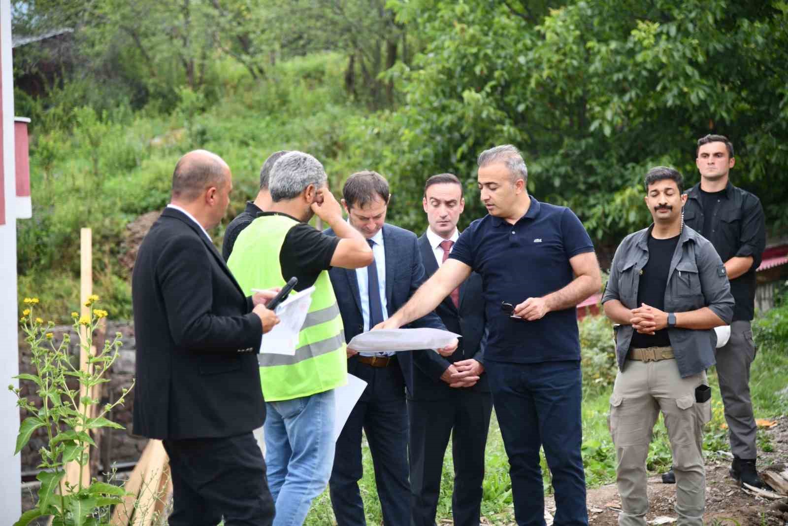 Vali Çiçek, spor inşaatlarını denetledi
