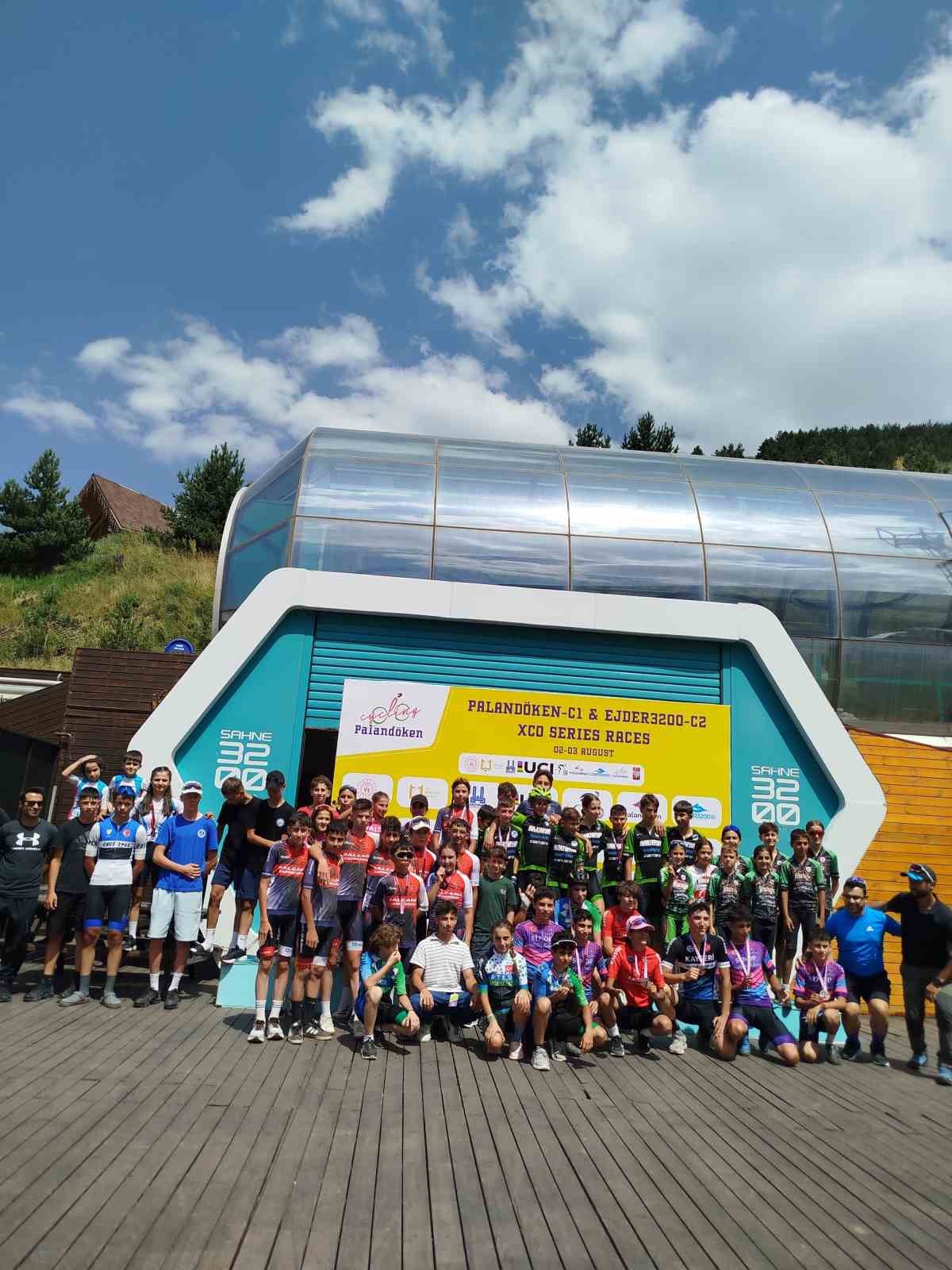 Akhisarlı bisiklet&ccedil;iler T&uuml;rkiye Şampiyonasında g&ouml;z doldurdu
