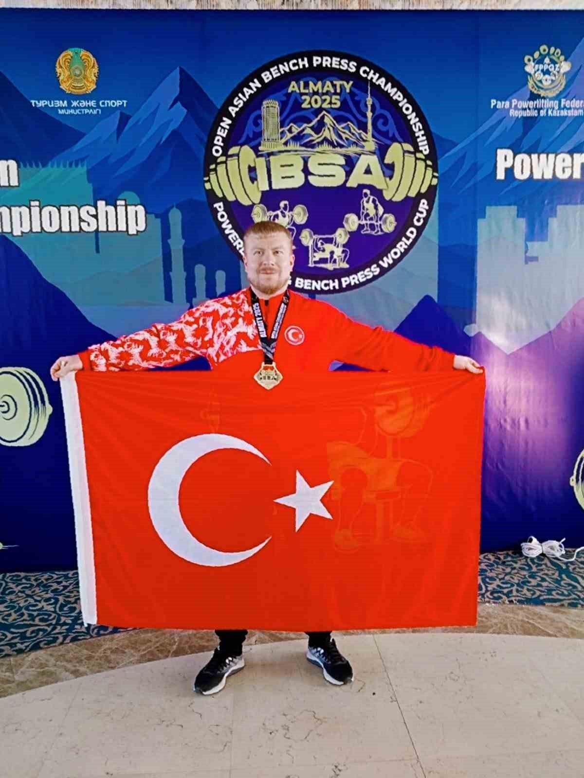 G&ouml;rme Engelli D&uuml;nya Şampiyonu &Ccedil;evik: "İstiklal Marşı&rsquo;nı okutmak b&uuml;y&uuml;k hedeflerimdendi"
