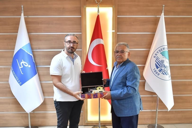 Erciyes&rsquo;in T&uuml;rk D&uuml;nyası &uuml;yeliği, Başkan B&uuml;y&uuml;kkılı&ccedil;&rsquo;a takdim edildi
