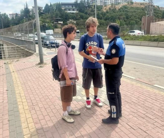 Bilecik&rsquo;te polis ekiplerinden dolandırıcılıkla m&uuml;cadeleye y&ouml;nelik bilgilendirme &ccedil;alışması
