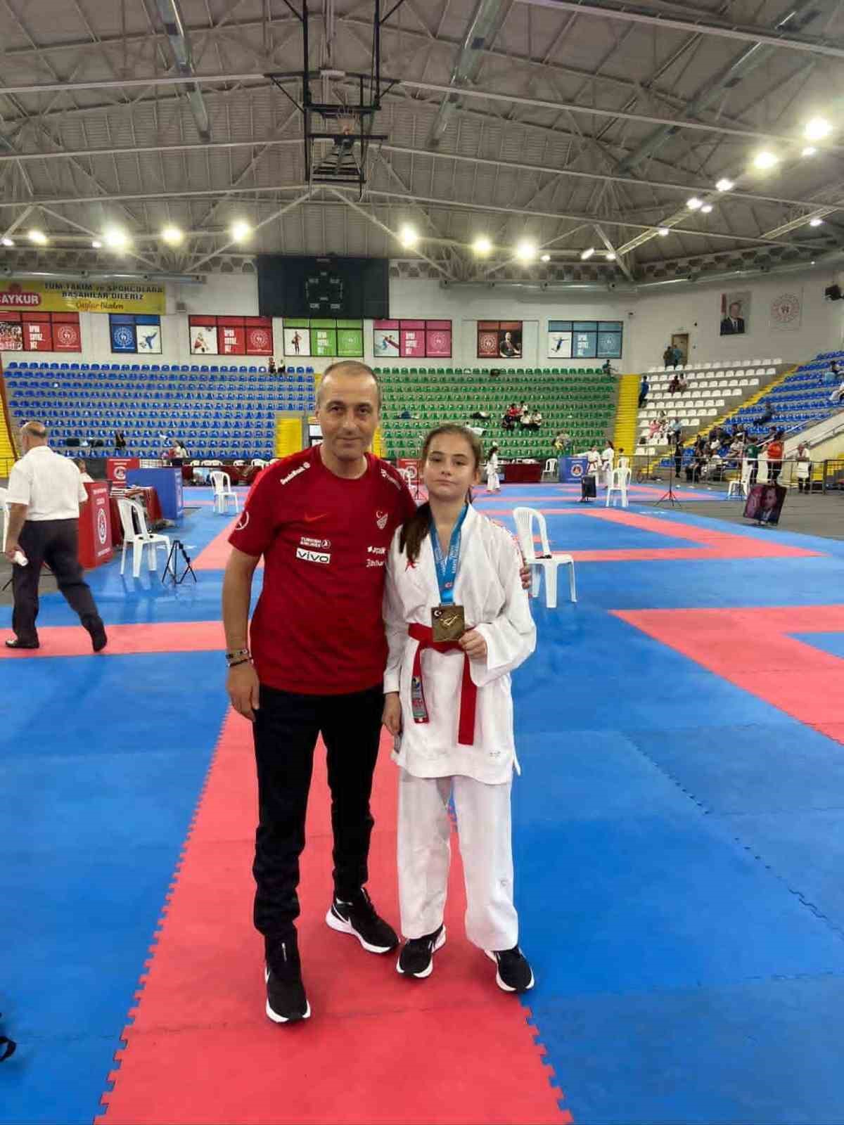 Gen&ccedil; karateciden Bilecik&rsquo;e uluslararası gurur
