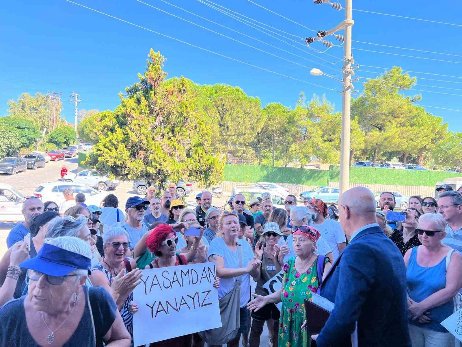 Dat&ccedil;a&rsquo;da hayvanseverler Belediye Başkanı Kurt&rsquo;u istifaya davet etti
