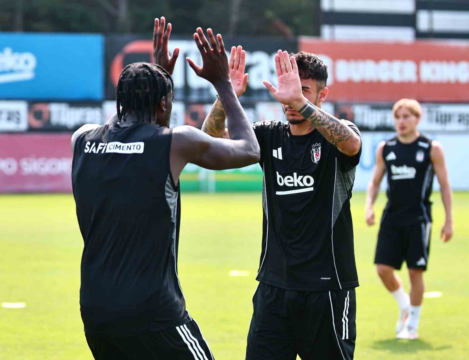 Beşiktaş, St. Patrick&rsquo;s ma&ccedil;ı hazırlıklarını s&uuml;rd&uuml;rd&uuml;
