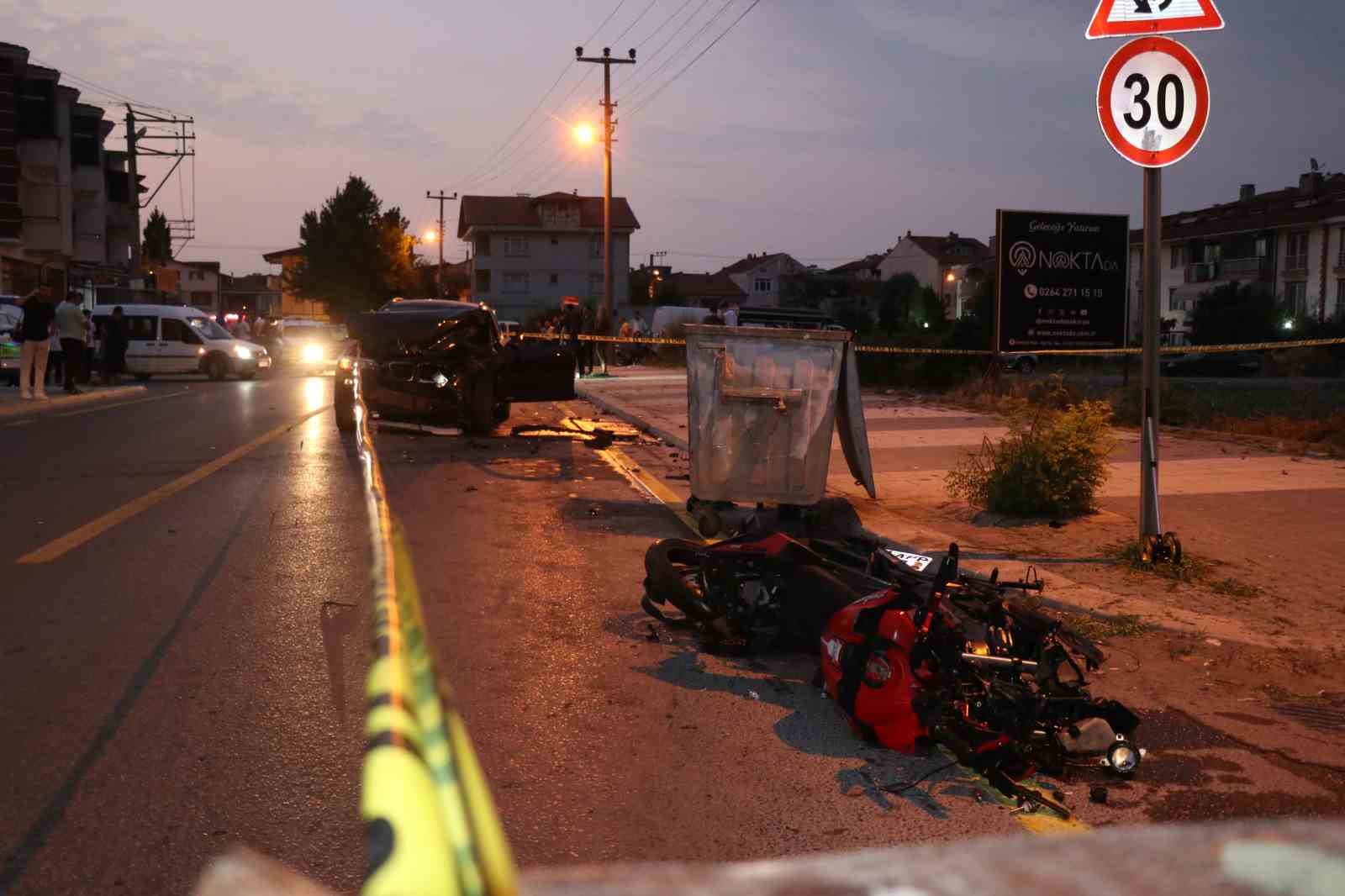 Motosikletle kafa kafaya çarpıştı ardından cipe çarptı: 1 ölü