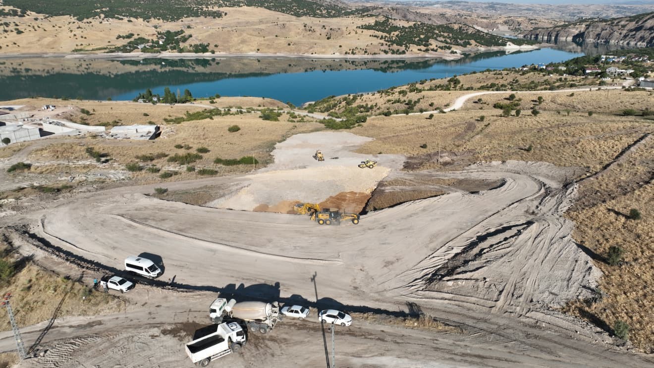 Tunceli’de saatte 160 ton sıcak asfalt üretecek plentin altyapı çalışmaları başladı
