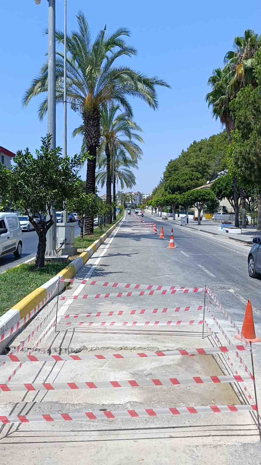 Manavgat’ta araçlar için tehlike oluşturan rögarlar kapatılıyor
