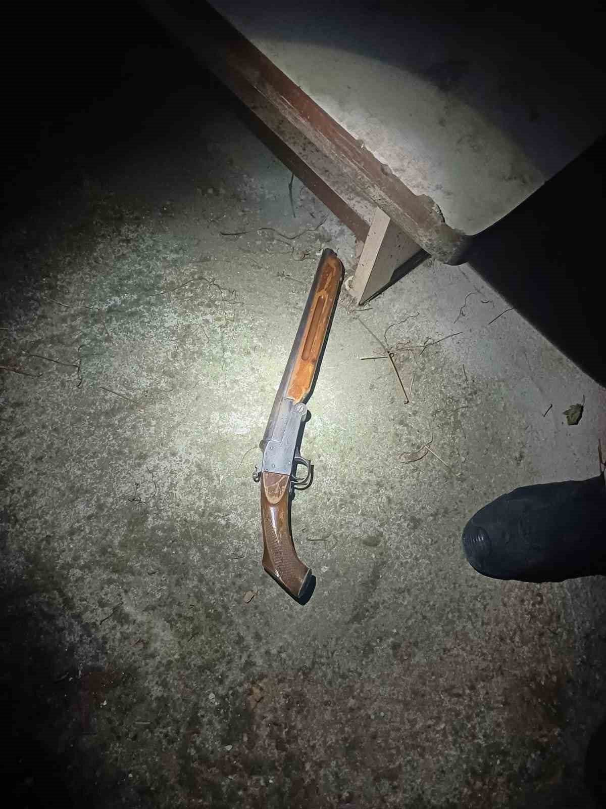 Tartıştığı kişilerin evinin önünden geçtiğini görünce kurşun yağdırdı