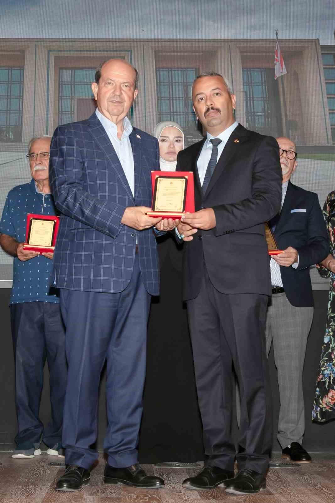 &Ccedil;arboğa&rsquo;dan KKTC Cumhurbaşkanı Tatar&rsquo;a &lsquo;T&uuml;rk D&uuml;nyası Y&uuml;ksek Hizmet &Ouml;d&uuml;l&uuml;&rsquo;
