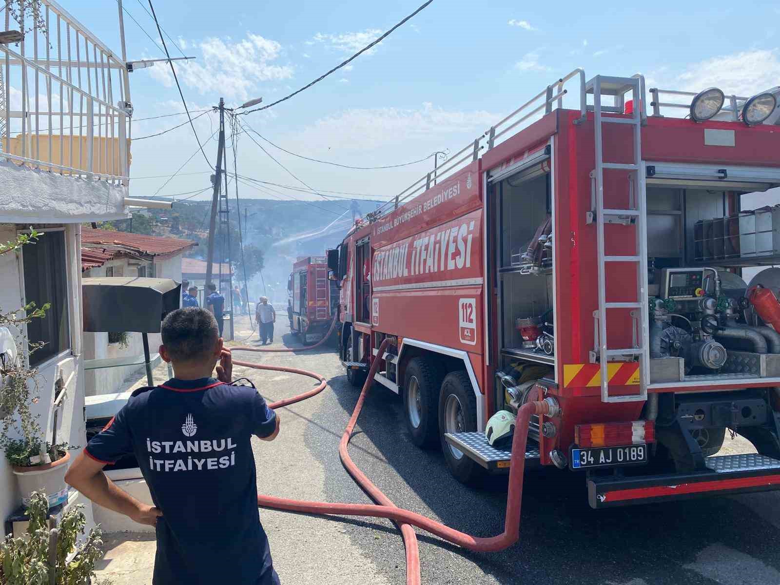 Ümraniye’de kömürlük yangını paniğe neden oldu