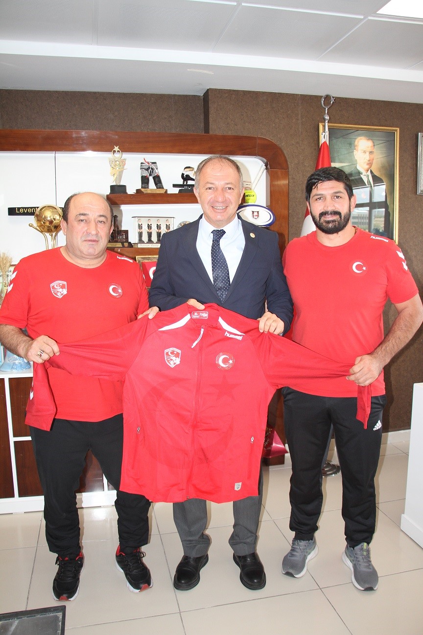 Çakmur’a Ay-Yıldızlı forma