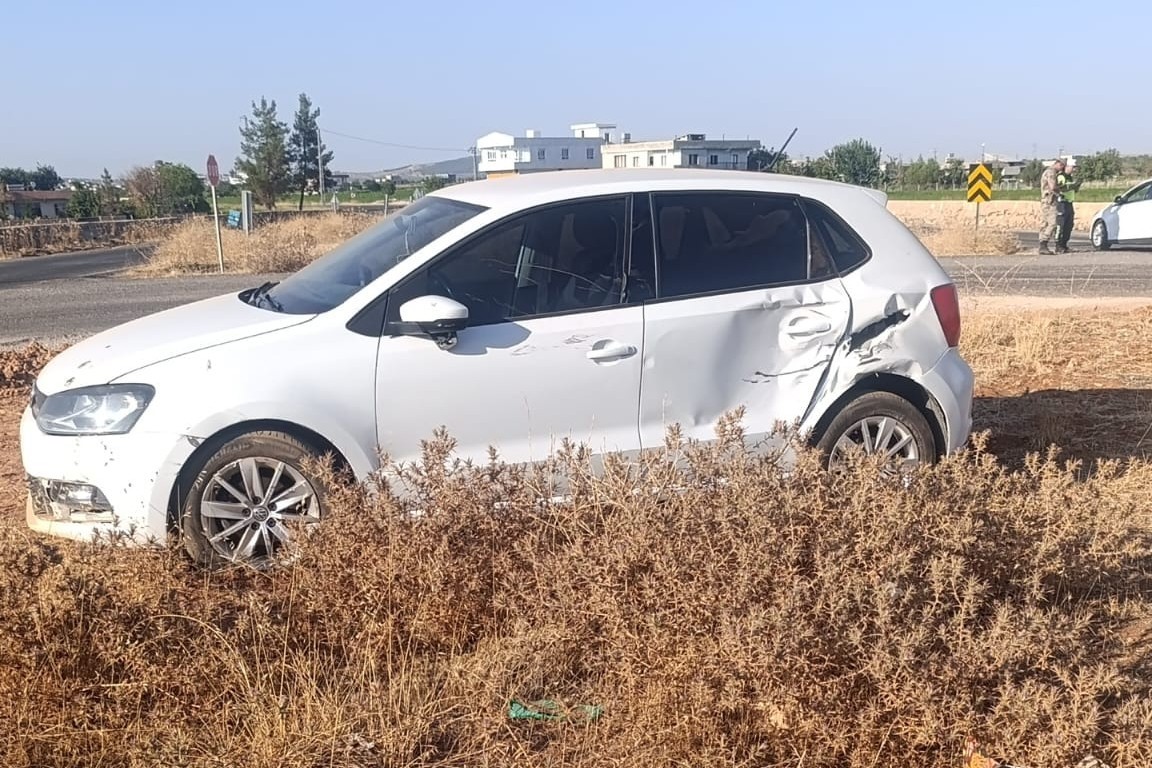 Otomobile çarpan motosikletin sürücüsü ağır yaralandı