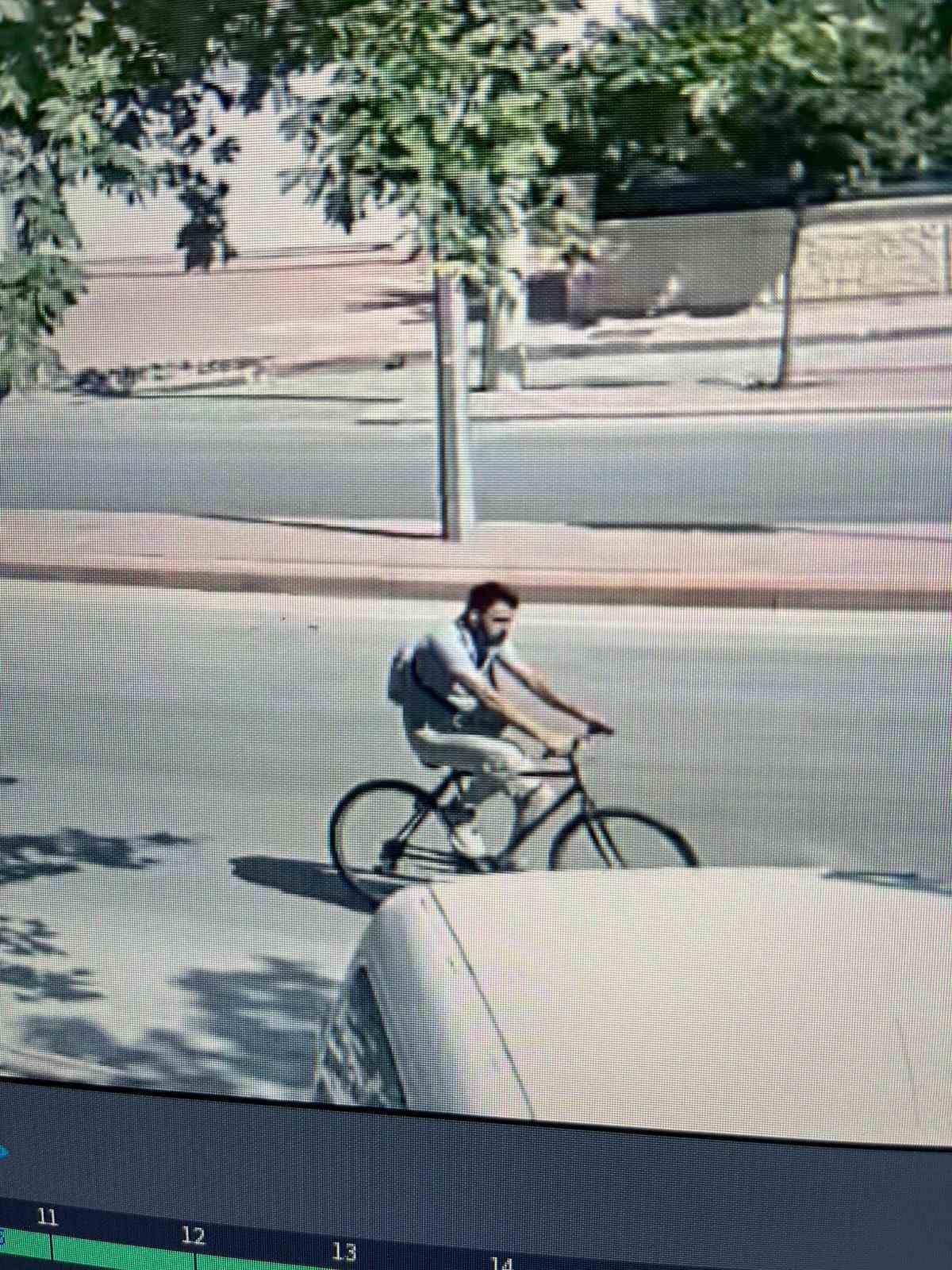 Bisikletle gezerken bir kadına tacizde bulunan şahıs kahvaltı yaparken yakalandı