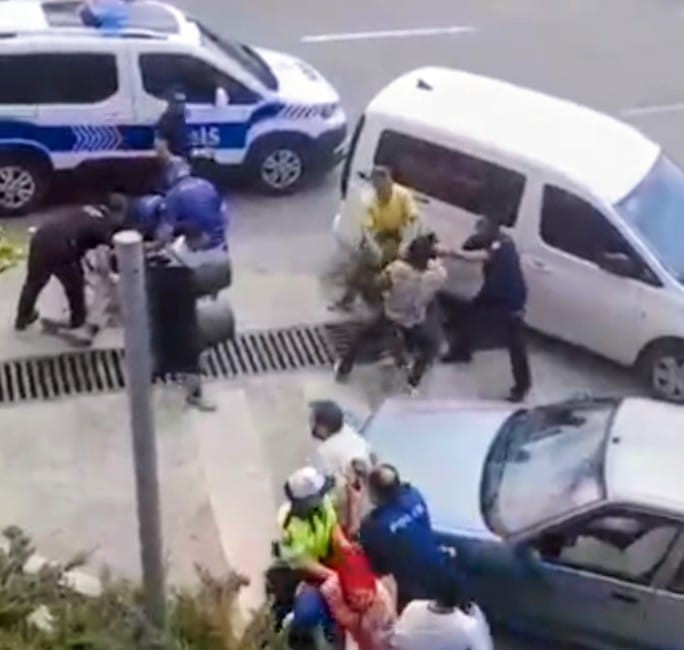 Bilecik’te iki grup arasındaki kavgada ortalık savaş alanına döndü