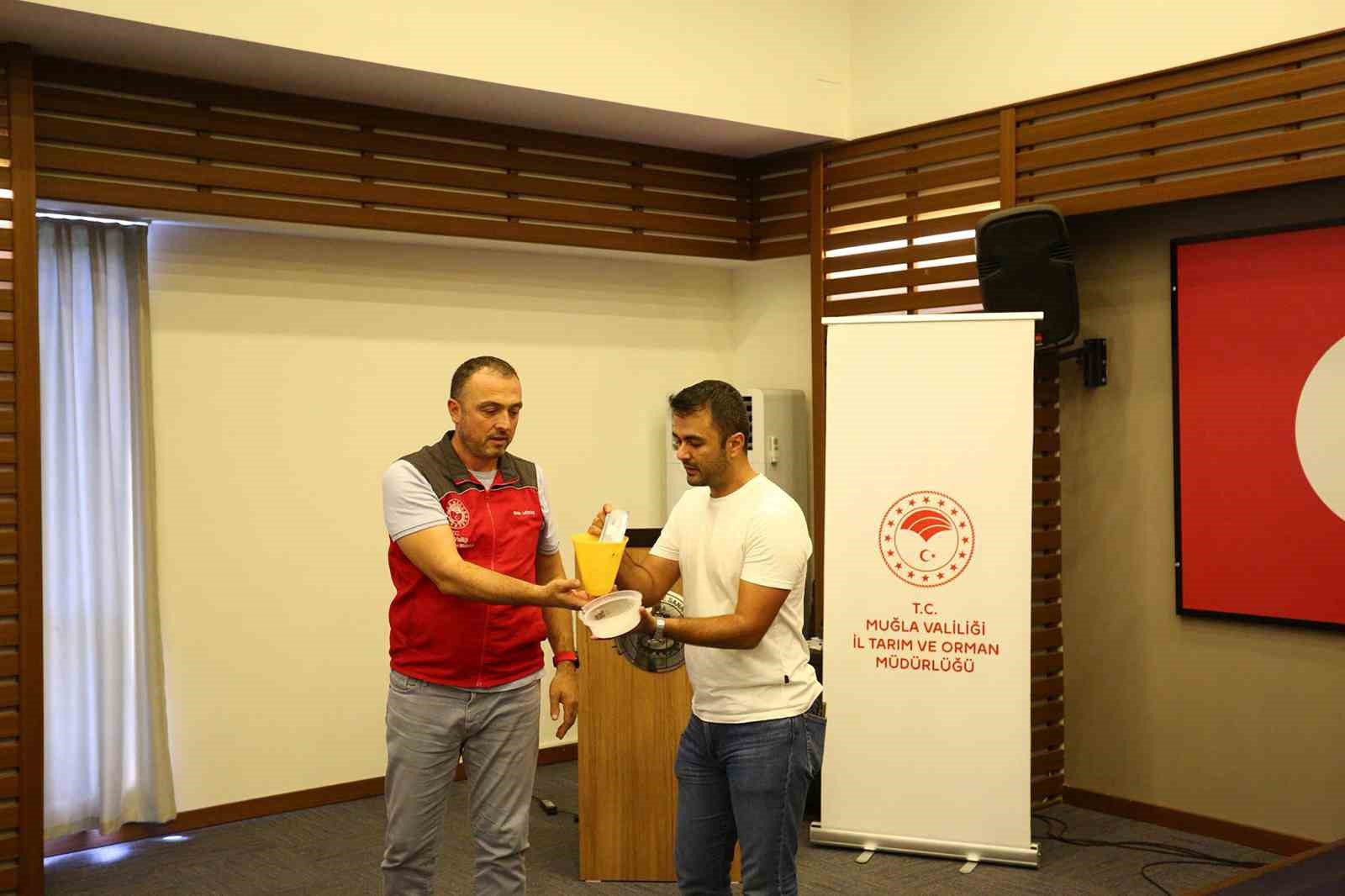Akdeniz Meyve Sineği ile mücadele için tuzak dağıtım
