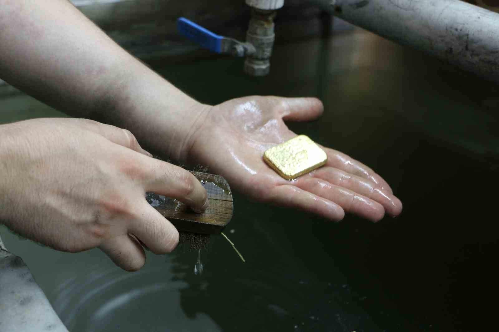 Diyarbakır’da ramat atölyesinde ayrıştırılan altınlar tekrar sektöre kazandırılıyor
