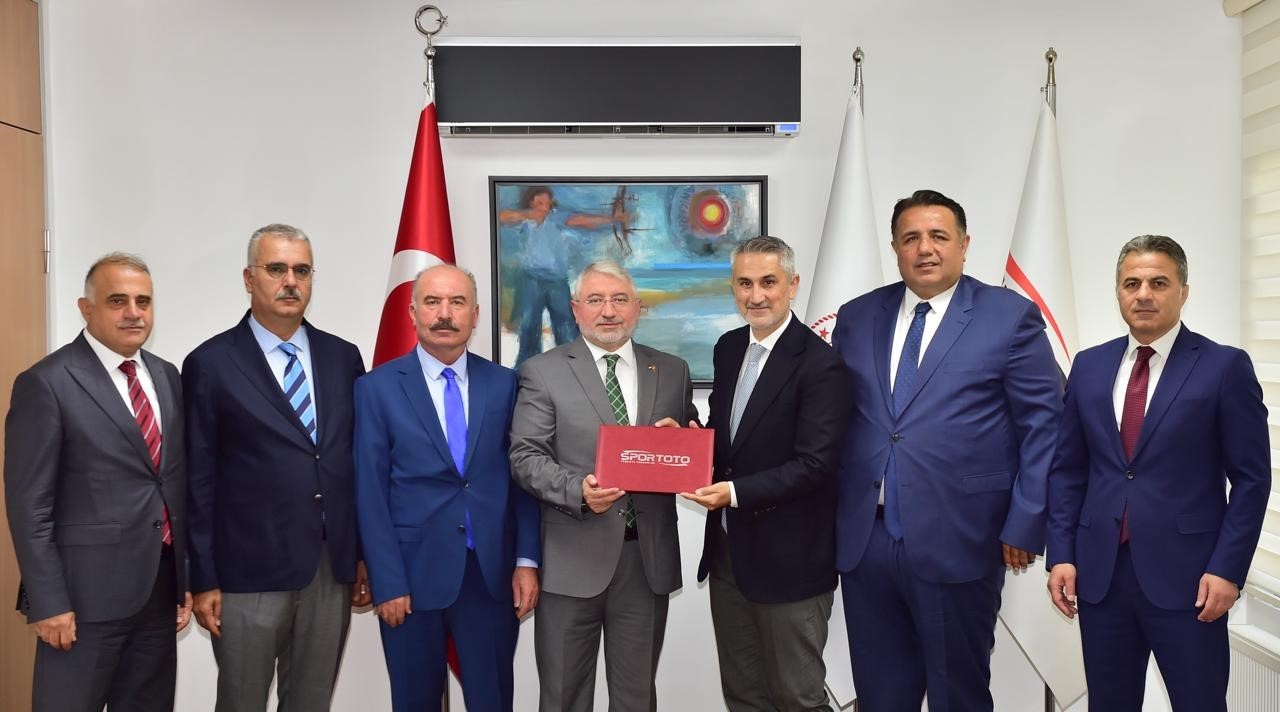 &Ccedil;orum&rsquo;a spor yatırımları m&uuml;jdesi: 2 spor salonu ve 15 sentetik saha yapılacak
