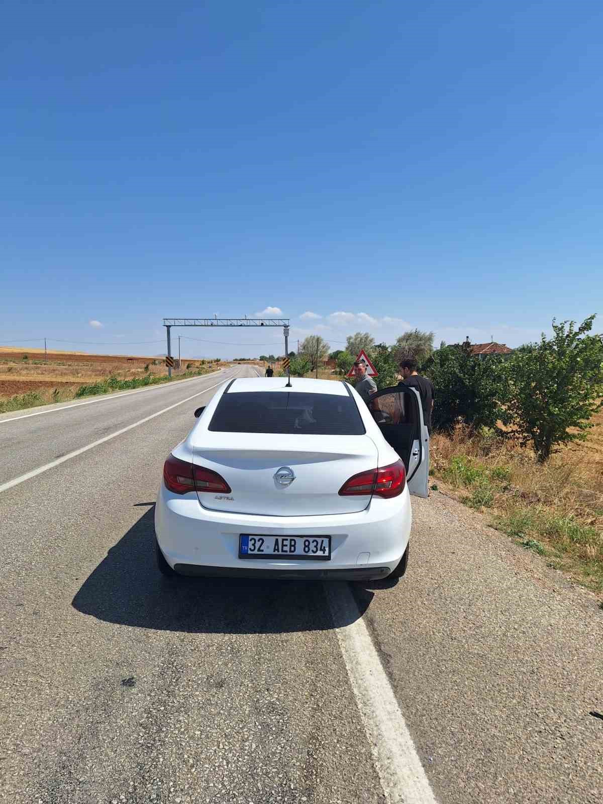 Otomobil ile &uuml;&ccedil; tekerlekli motosiklet &ccedil;arpıştı: 1 yaralı
