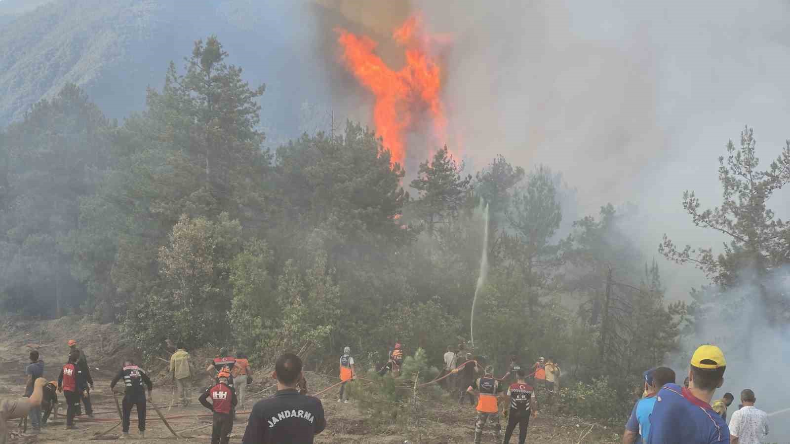 Karabük’teki orman yangınını söndürme çalışmaları devam ediyor