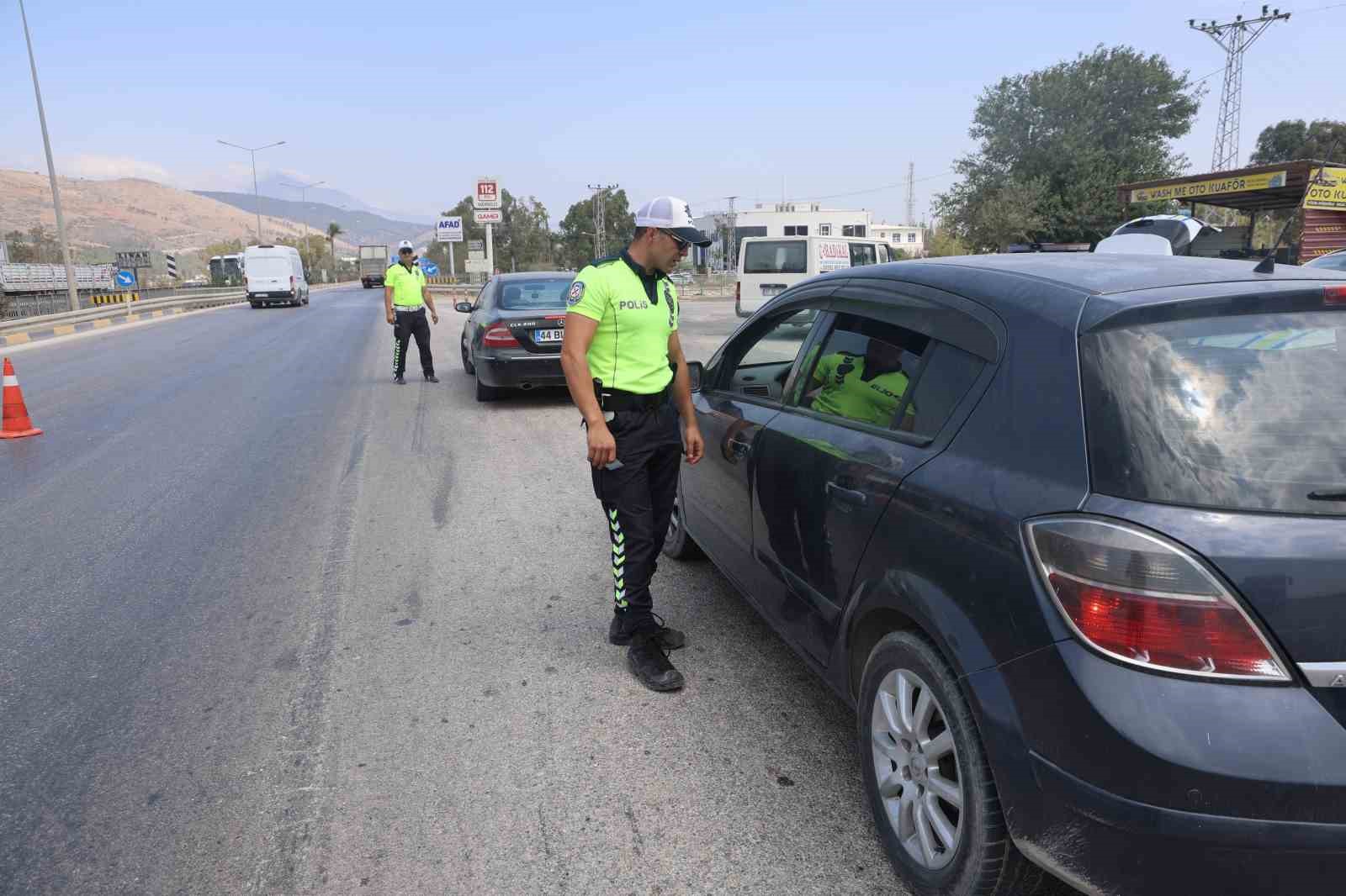 Kırmızı ışıkta durmayarak polisin dron kamerasına yakalanan sürücü: "Allah devletimizden razı olsun"