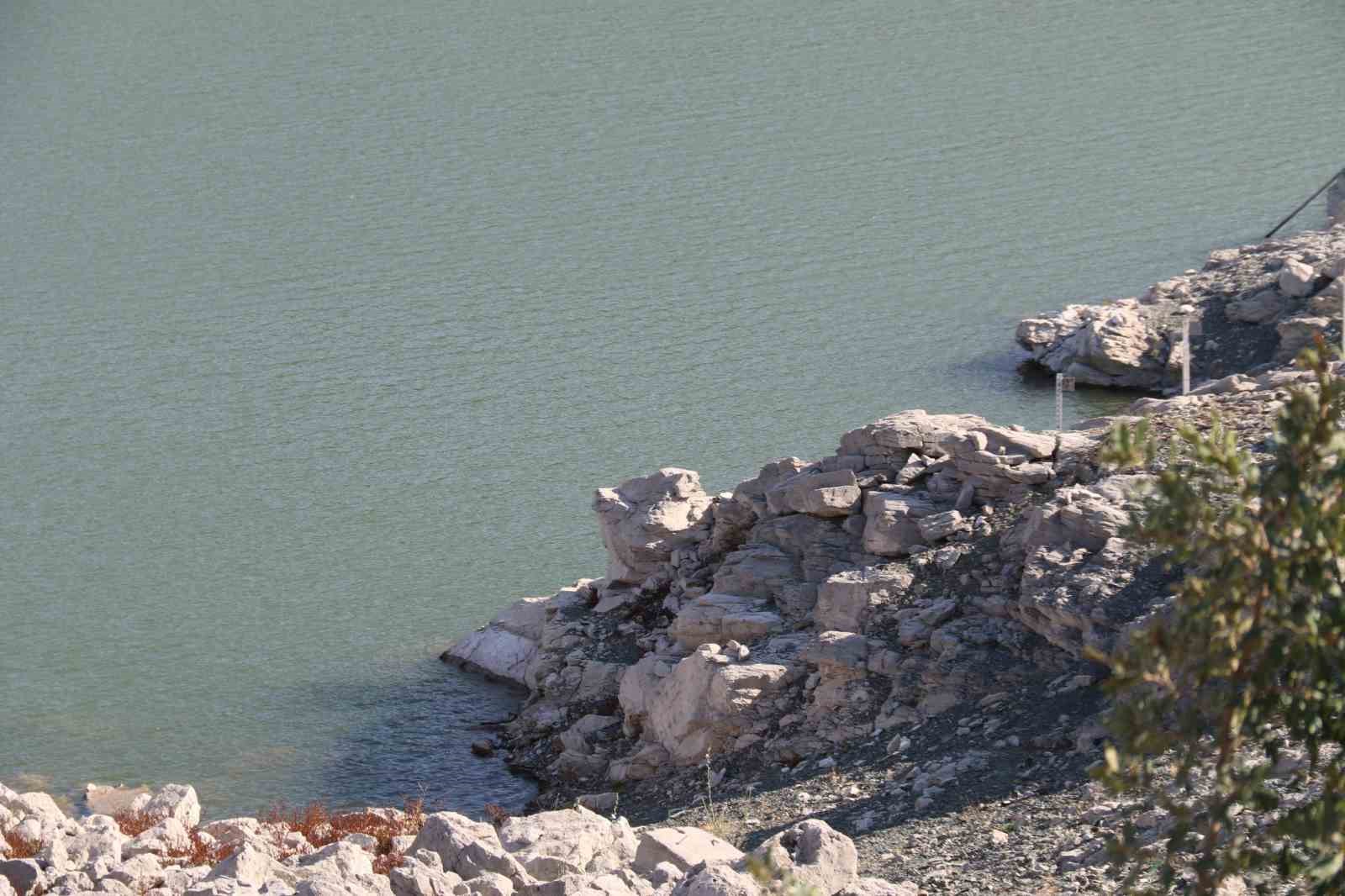 Çatören Barajı’nın gövdesinde dahi su kalmadı
