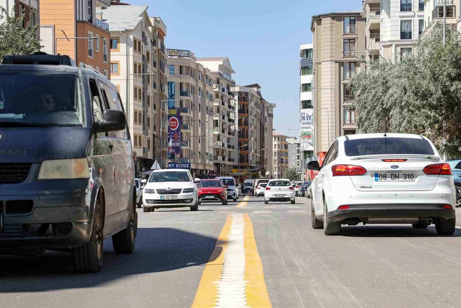 Eski Cezaevi Caddesi yeni görünümüyle trafiğe açıldı
