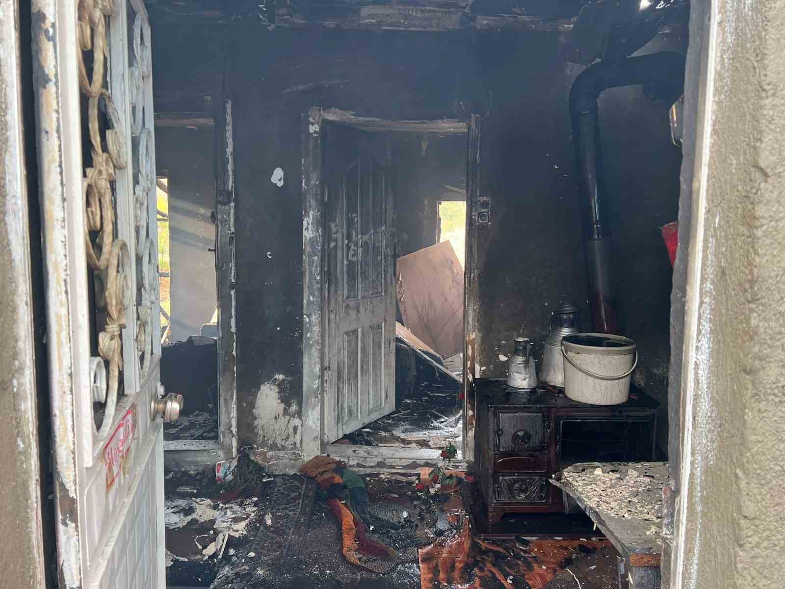 Kütahya Emet’te korkutan yangın