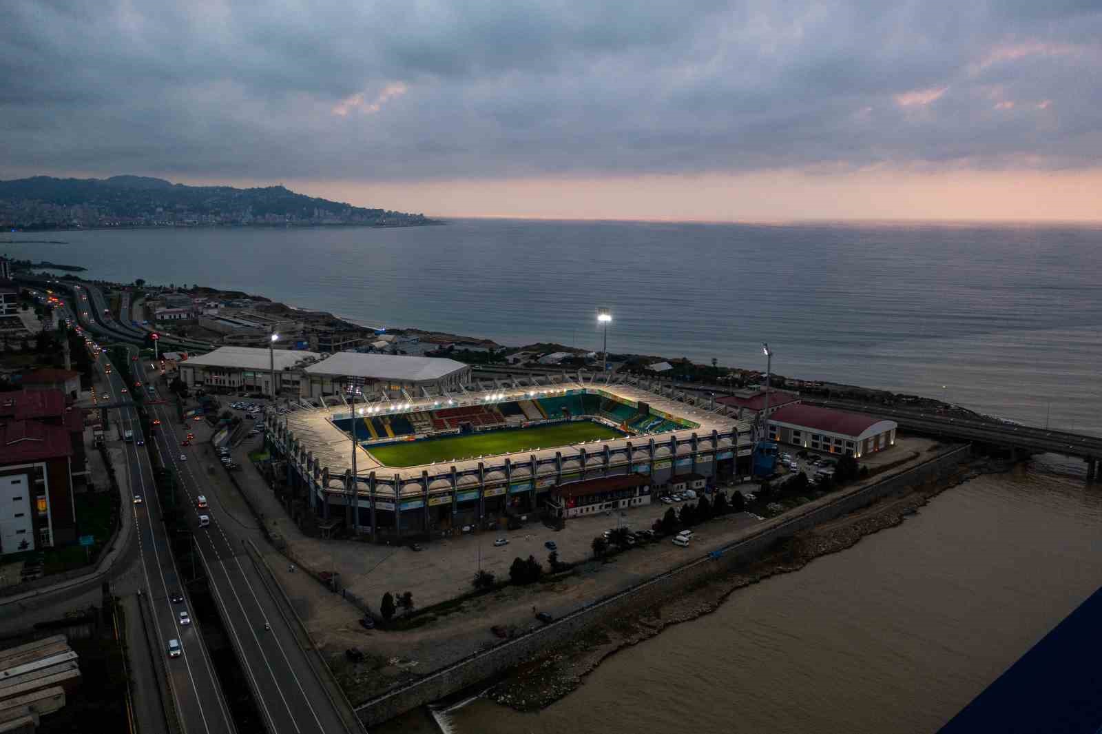 &Ccedil;aykur Rizespor&rsquo;dan "Sezon a&ccedil;ılışı ve taraftarlarla buluşma etkinliği&rsquo;
