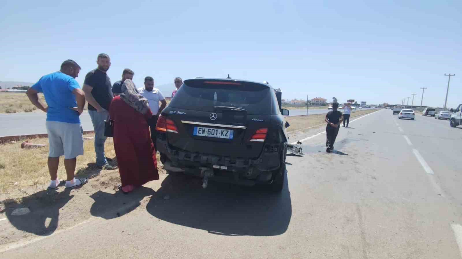 Aksaray’da 3 araç çarpıştı, 2’si çocuk 5 yaralı