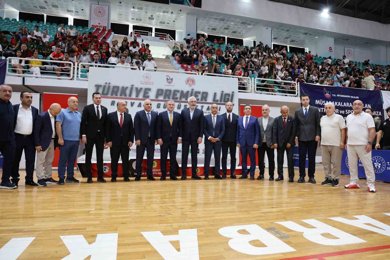 Bakan Bak: "Diyarbakır&rsquo;a yaklaşık 3.5 milyar lira spor yatırımı, tesis yatırımı yapacağız"
