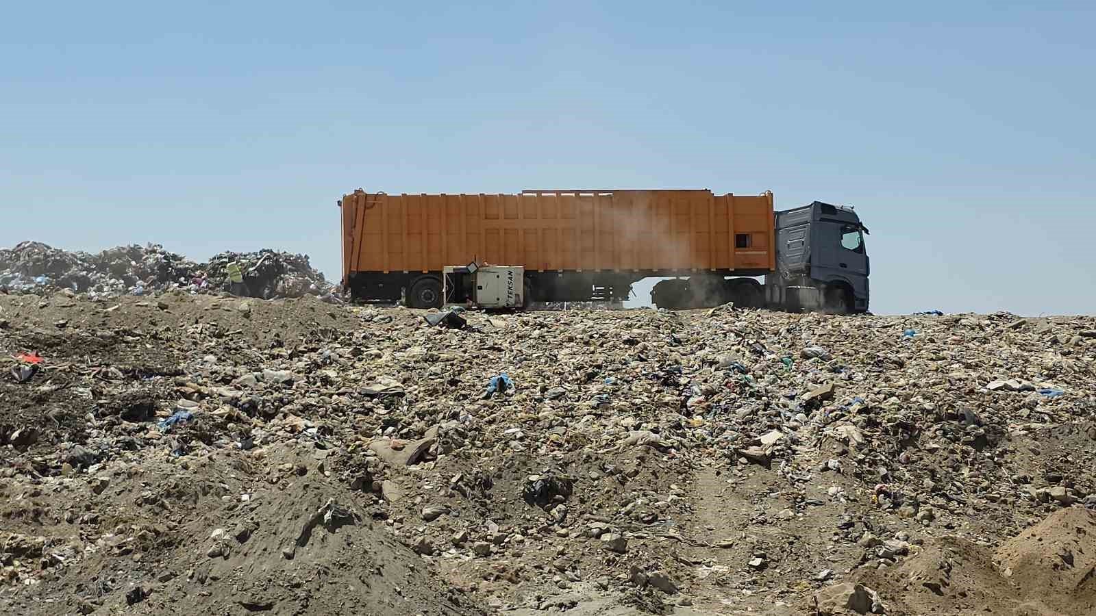İzmir’de mera alanında vahşi depolamada geri adım
