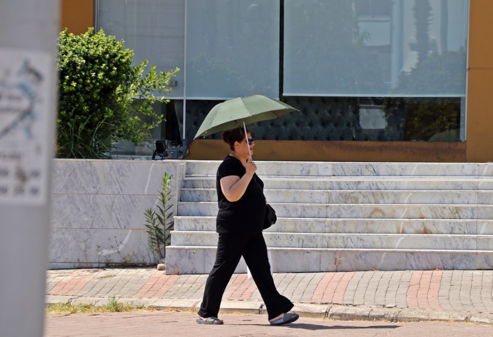 Antalya’nın denizi bile yanıyor:  Termometreler 45, deniz suyu 32 derece