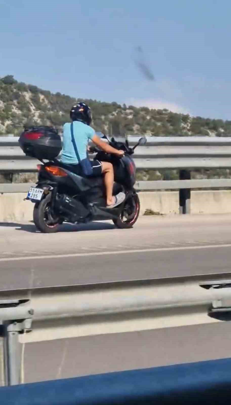 Kilometrelerce s&uuml;ren tehlikeli yolculuk kameraya yansıdı
