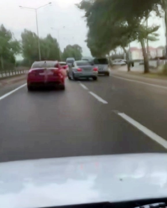 Düğün konvoyunda attığı makas pahalıya mal oldu