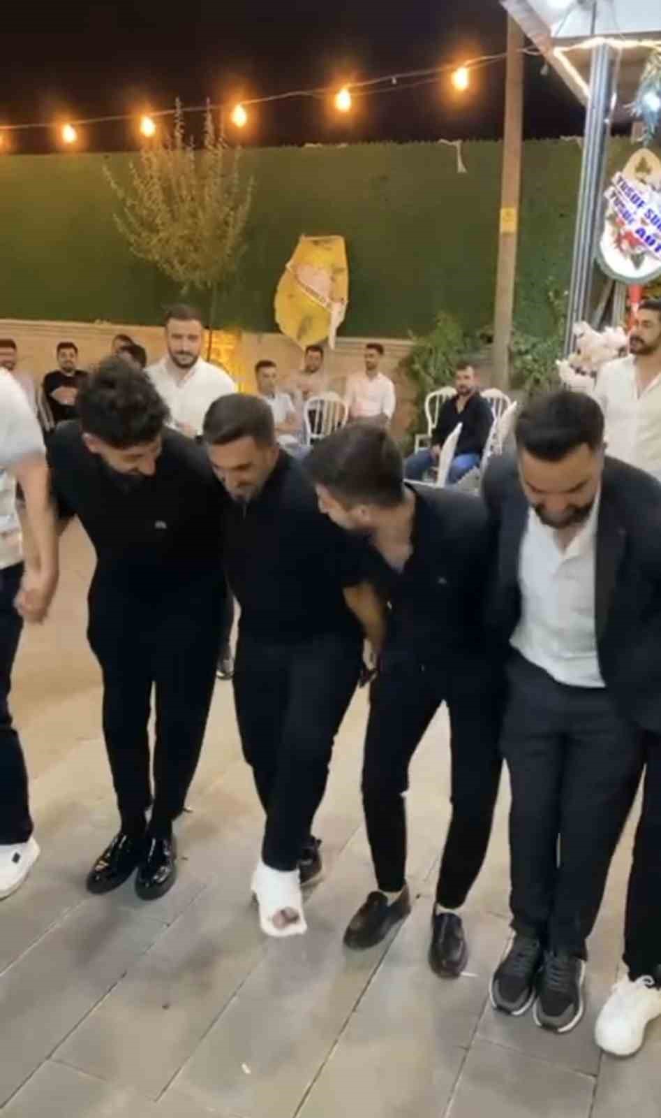 Muş&rsquo;ta al&ccedil;ılı sağdı&ccedil;tan d&uuml;ğ&uuml;nde halay şov
