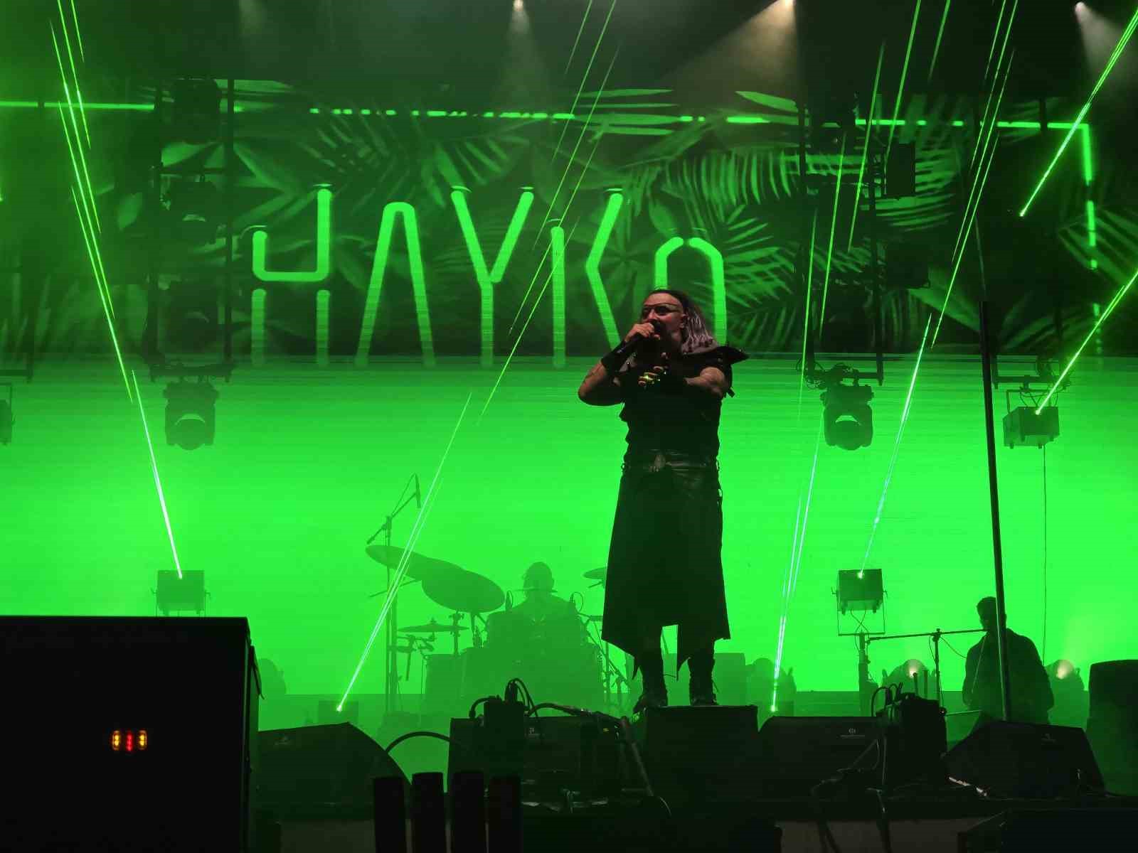 SORFEST&rsquo;in ikinci g&uuml;n&uuml;nde Hayko Cepkin fırtınası esti
