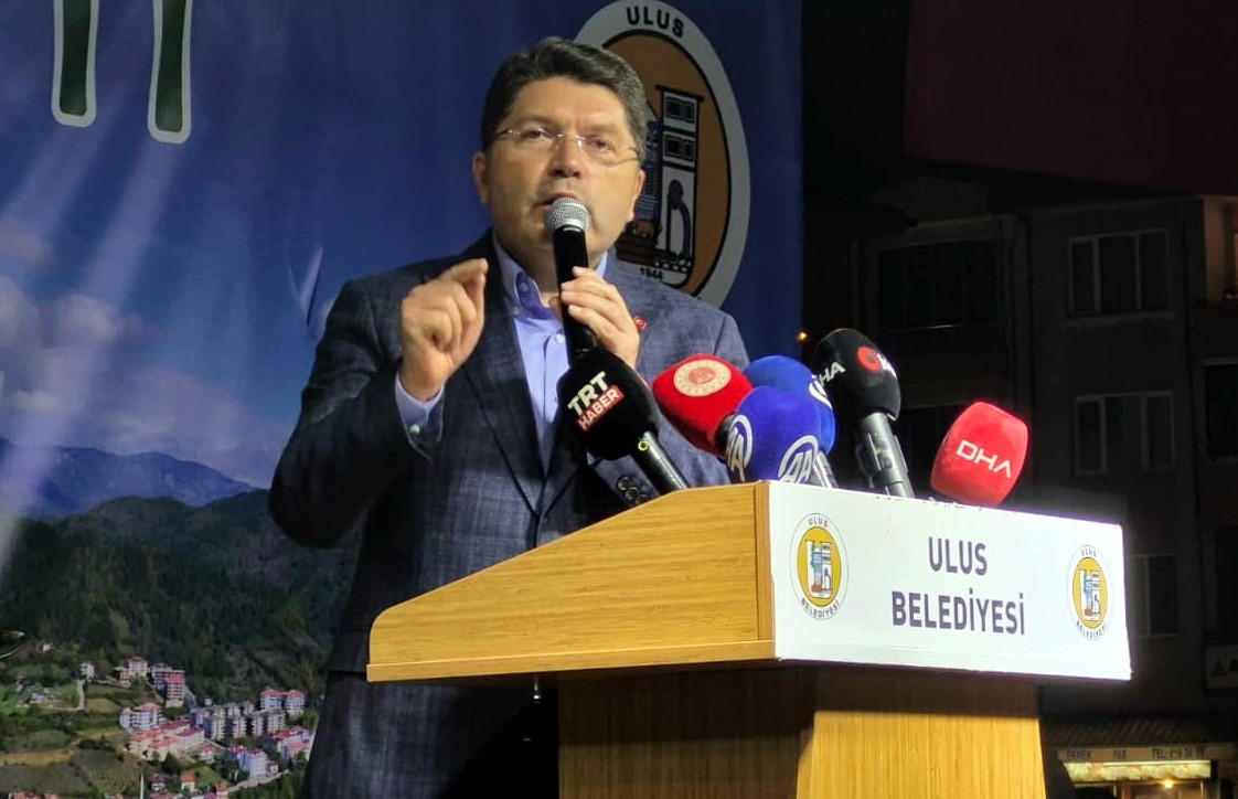 Adalet Bakanı Yılmaz Tun&ccedil;&rsquo;a duygulandıran hediye
