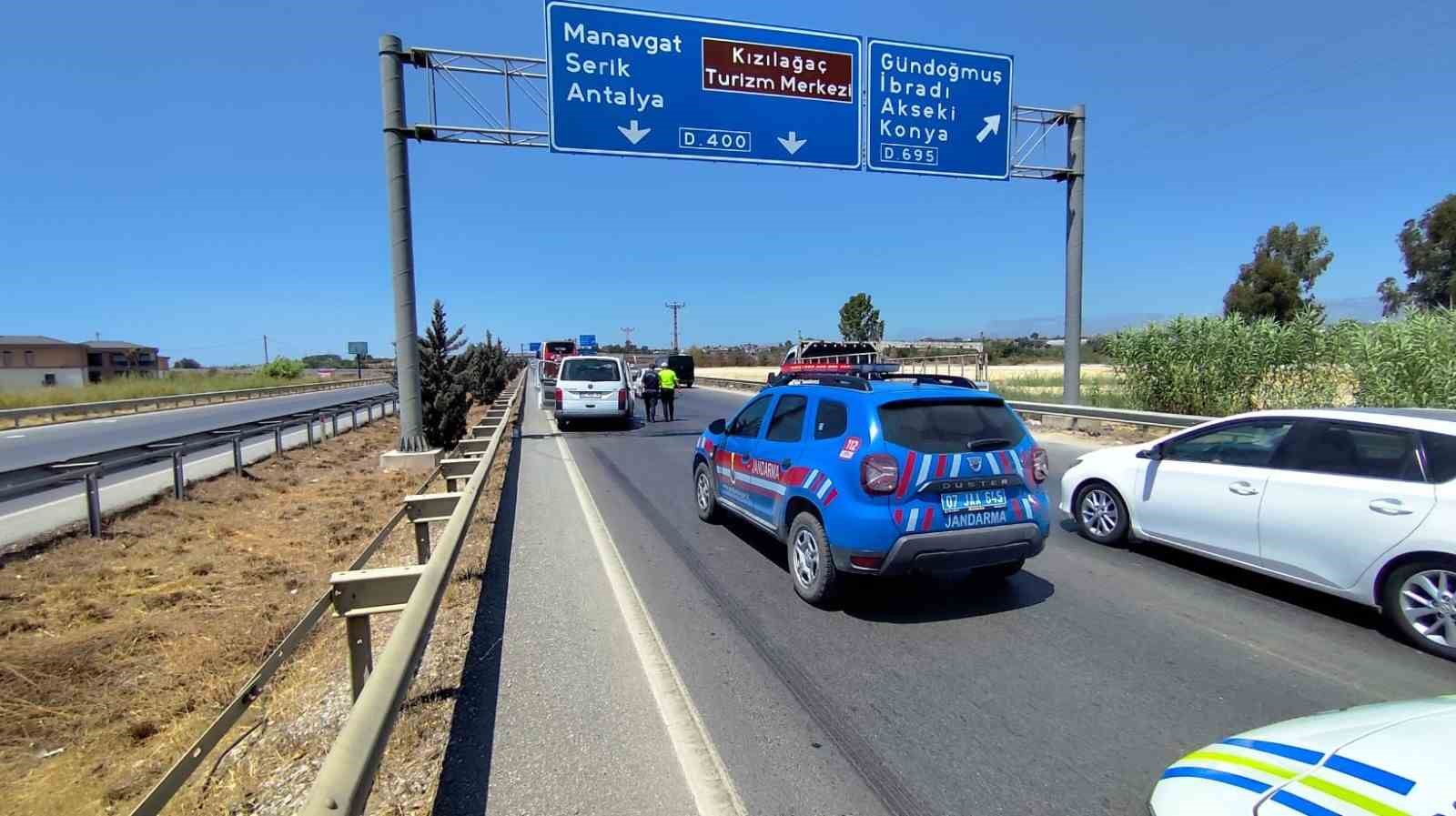 Tur aracı tur otobüsüne arkadan çarptı: 5’i Hollandalı 6 yaralı