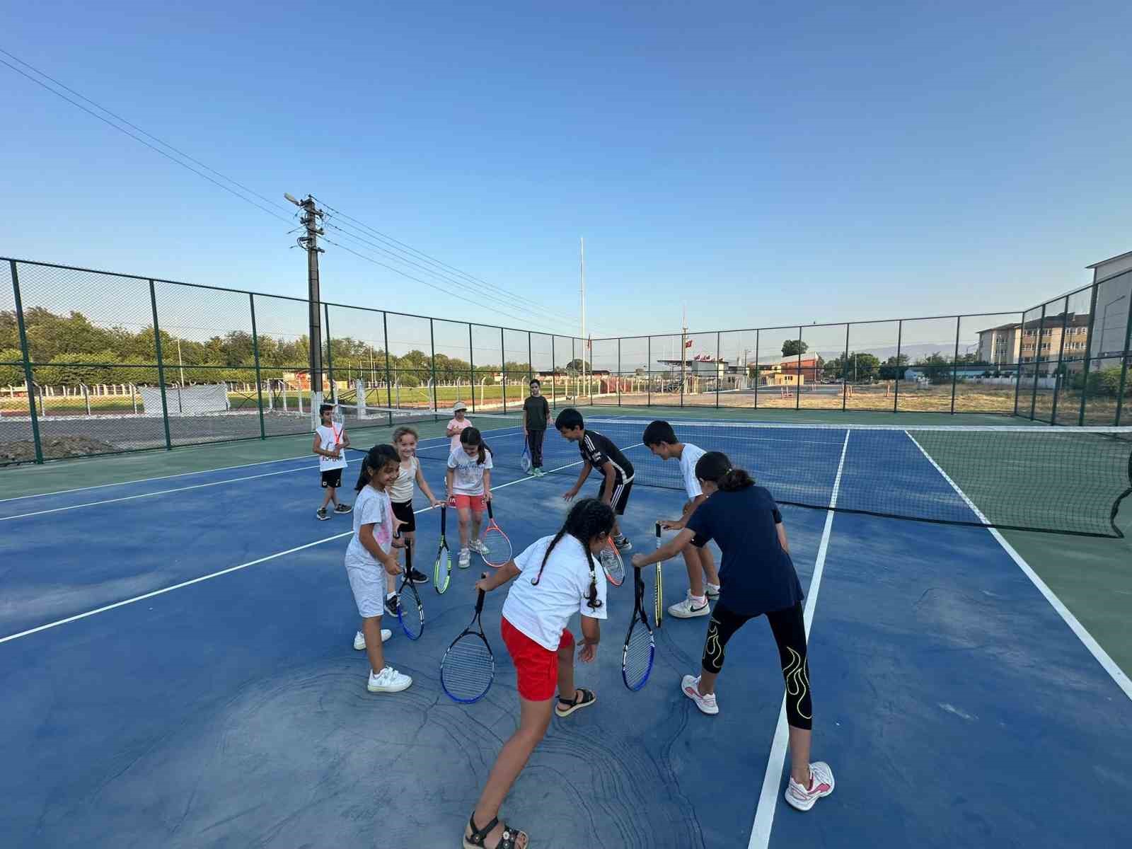 Aydın&rsquo;da yaz spor okulları dolu dolu ge&ccedil;iyor
