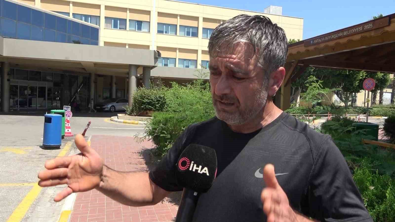 Ara&ccedil; i&ccedil;inde sıkışan kızı ve oğlunu g&ouml;r&uuml;nce &ccedil;ırpınışlarıyla g&uuml;ndem olmuştu, o anları anlattı
