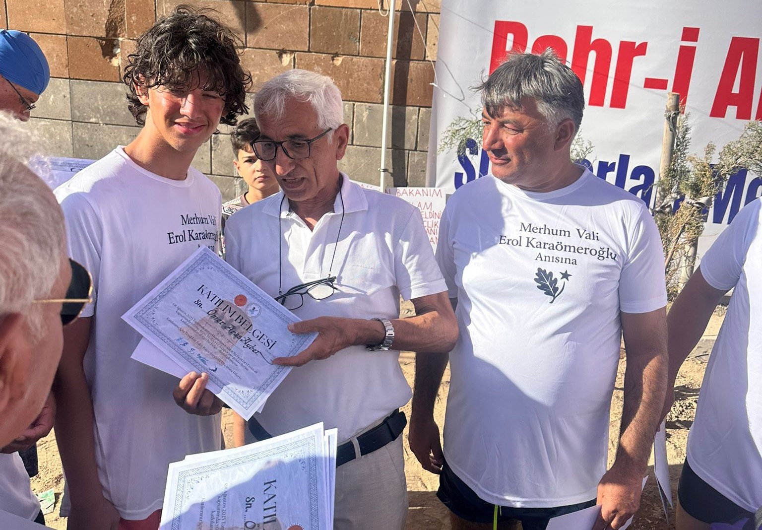 Ahlat&rsquo;ta y&uuml;zme maratonunun en k&uuml;&ccedil;&uuml;ğ&uuml; 3,5 saatte hedefe ulaştı
