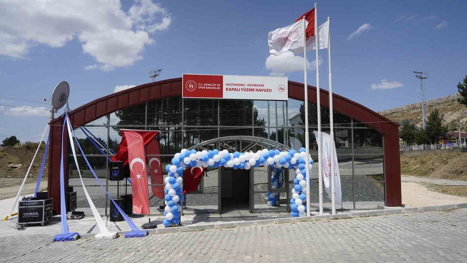 Kastamonu&rsquo;da, Devrekani Kapalı Y&uuml;zme Havuzu hizmete a&ccedil;ıldı
