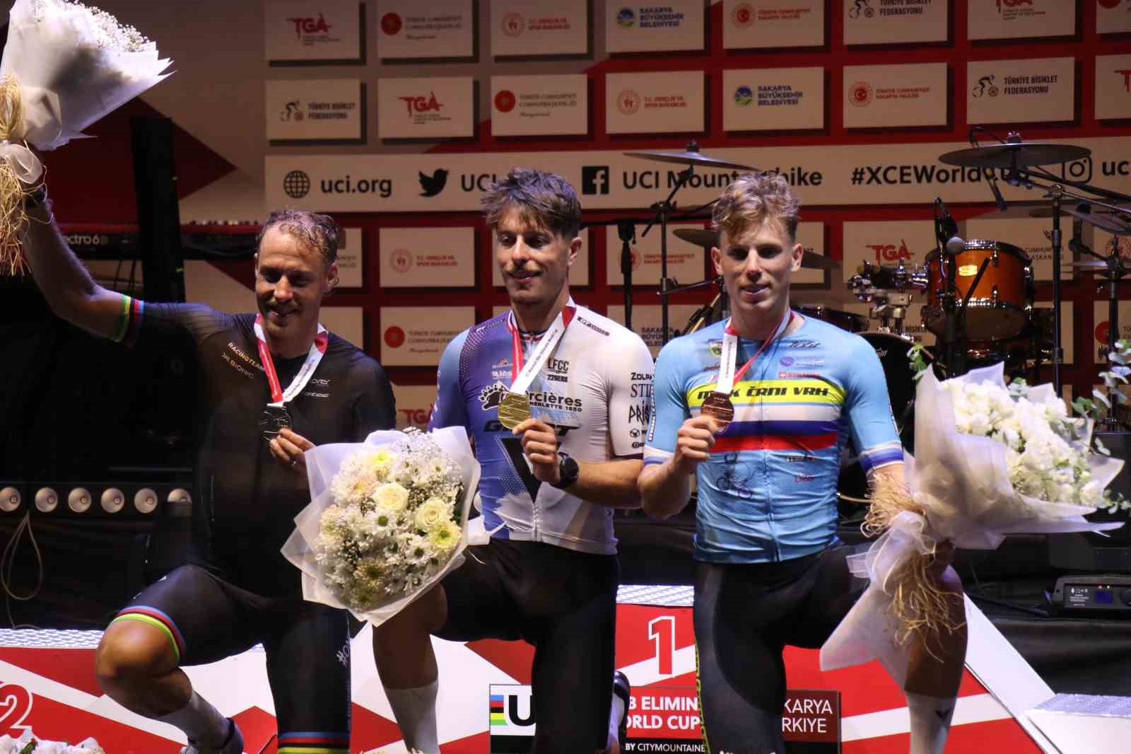 Sakarya yeniden d&uuml;nya sahnesinde: Şampiyon pedallar MTB D&uuml;nya Kupası&rsquo;nda nefes kesti
