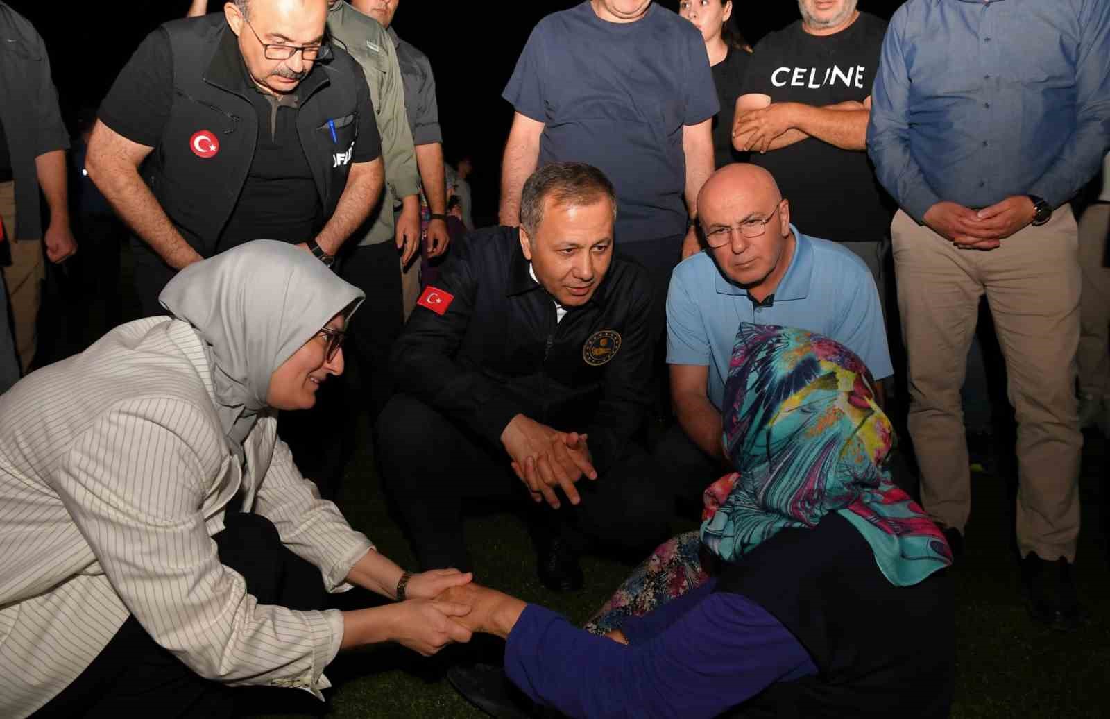 Bakan Yerlikaya: "Devletimiz t&uuml;m imkanlarıyla vatandaşlarımızın yanında"
