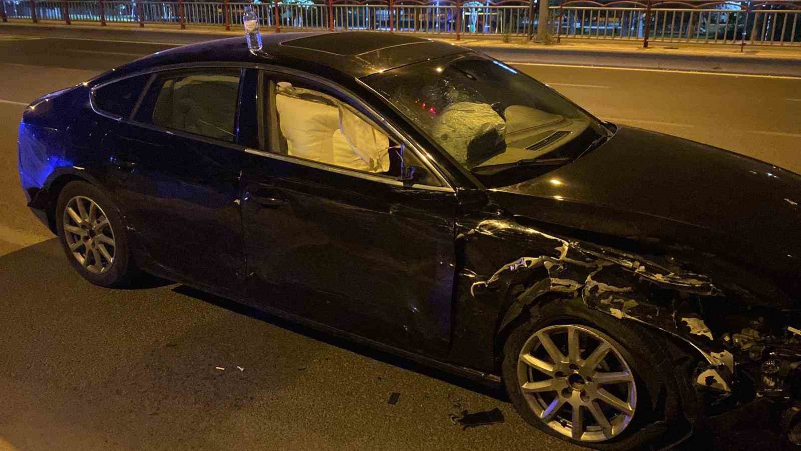 Ters y&ouml;ne d&ouml;nmeye &ccedil;alışan otomobil kazaya neden oldu: 1 yaralı
