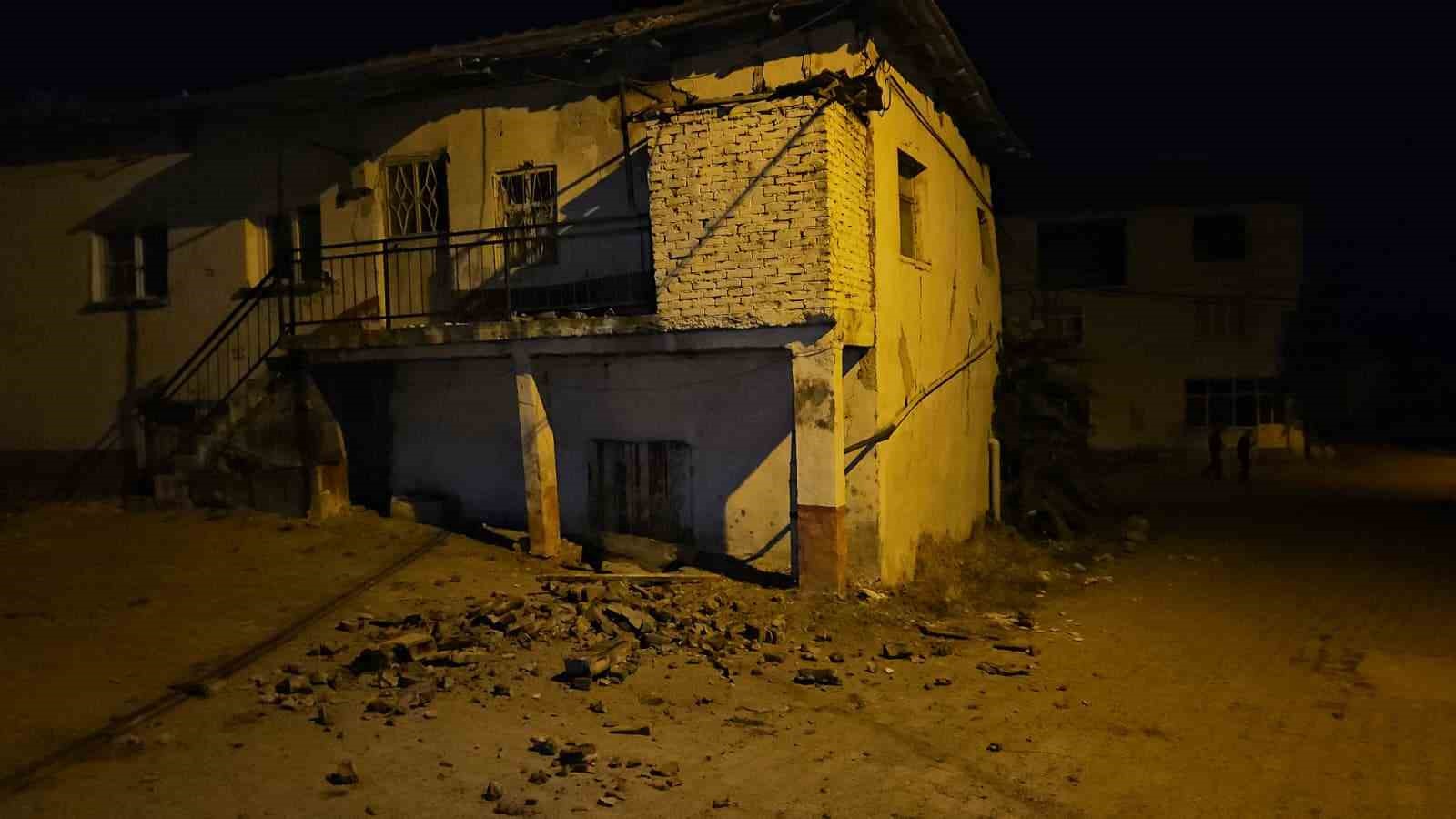 Deprem b&ouml;lgesinde vatandaşlar o anları anlattı
