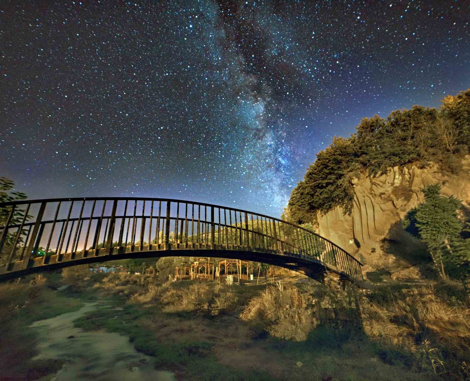 Doğaseverlerin yeni tutkusu Bitlis&rsquo;in yıldızlı geceleri
