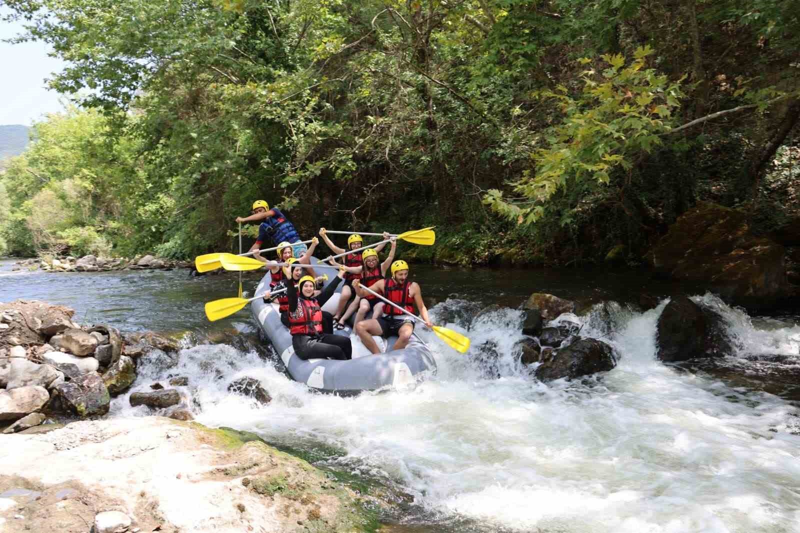 Bursa’da gençler rafting heyecanı yaşadı