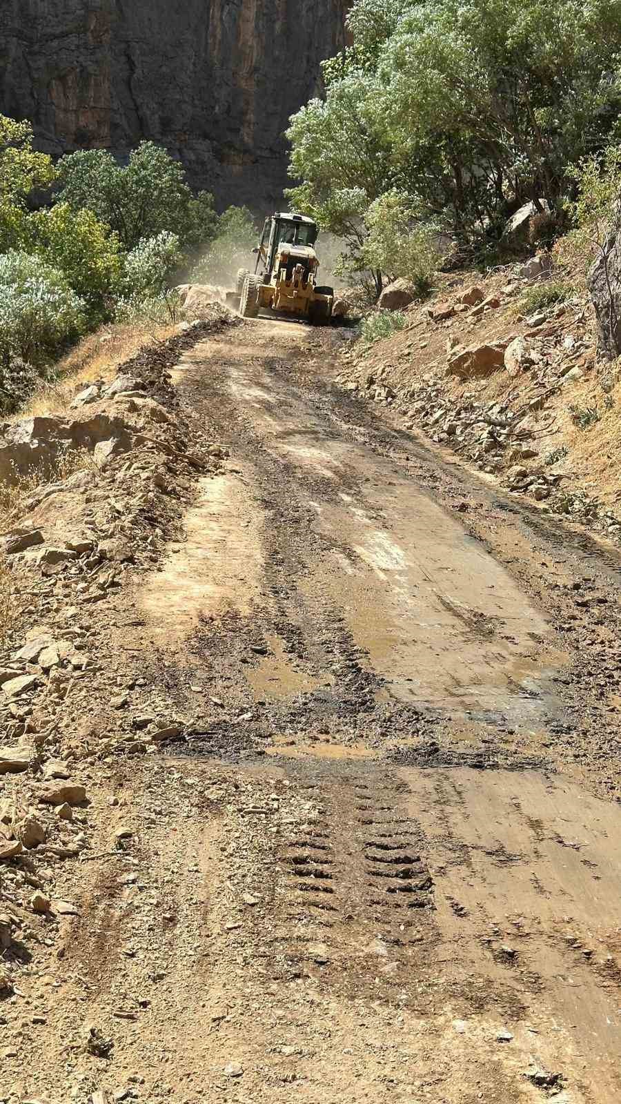 Siirt&rsquo;te Hizan ve Hesko su hatlarında onarım ve temizlik &ccedil;alışması
